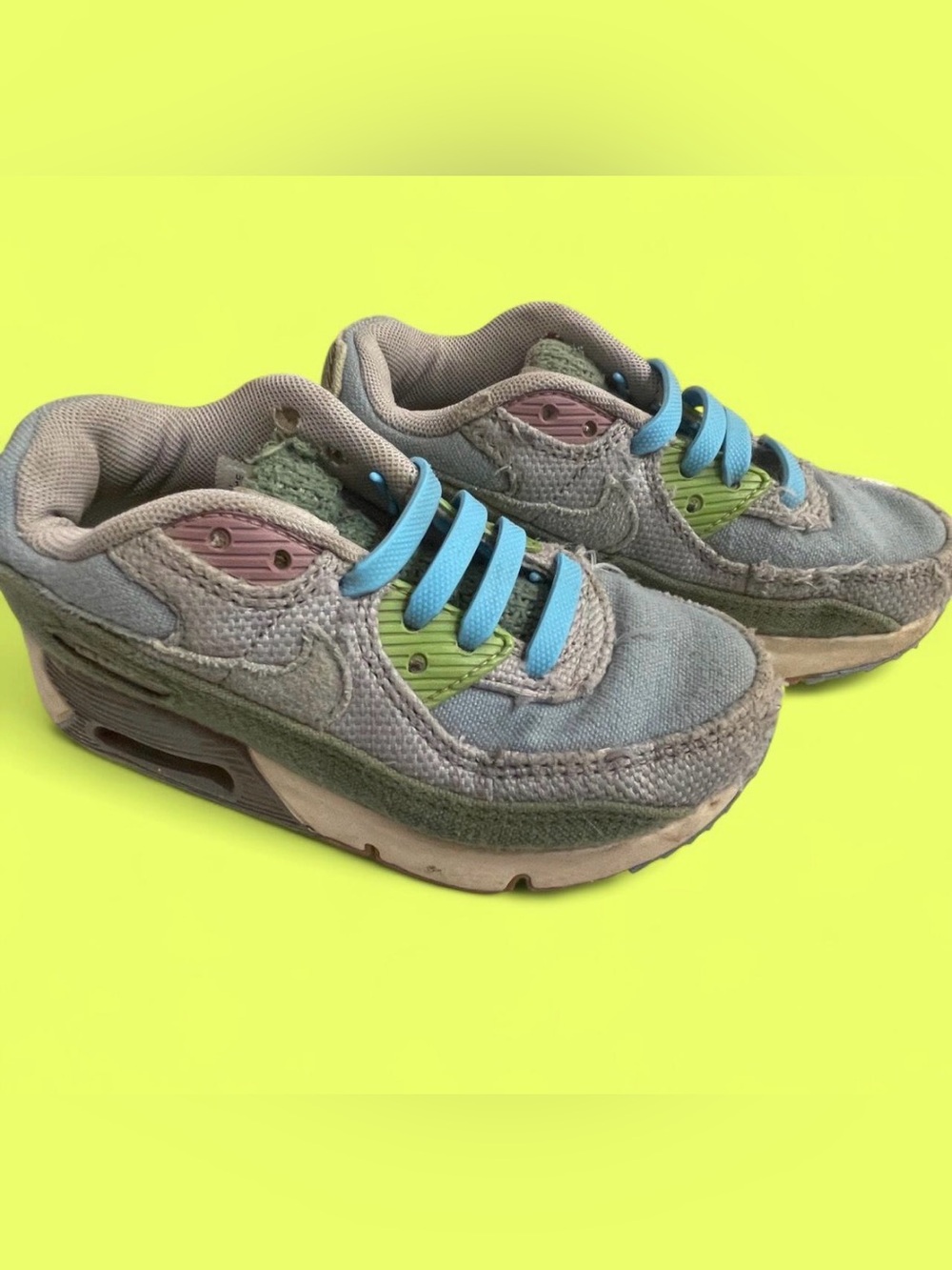Nike airmax 90 Light Gray Sneakers with Blue, Green & Pink Accents US 11C